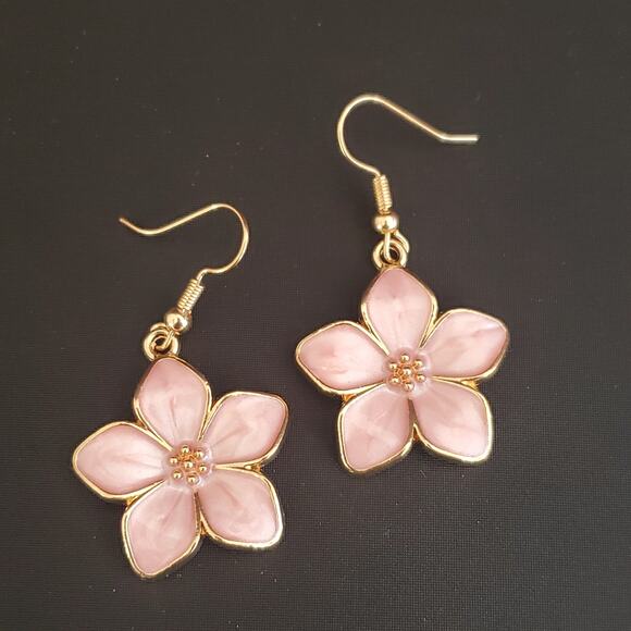 Pink Petal Flower Dangle Earrings Gold Tone Pink Pearly Enamel Romantic Plumeria - Picture 1 of 6